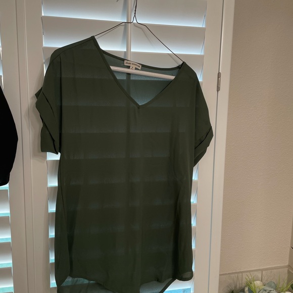 Shirts, small - Picture 3 of 4